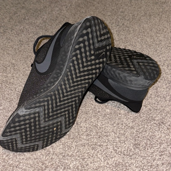Nike Running Shoes - Picture 4 of 5